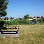 Üdülőpark Buitenplaats 83 *