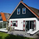 Buitenplaats 83 Üdülőpark *