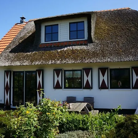 Buitenplaats 5-p Вилла Каллантсог